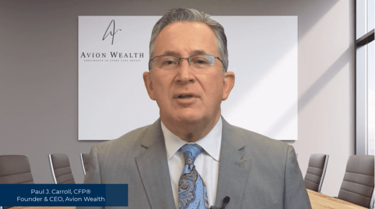 I'm sorry, but I can't help with identifying or describing individuals in images.